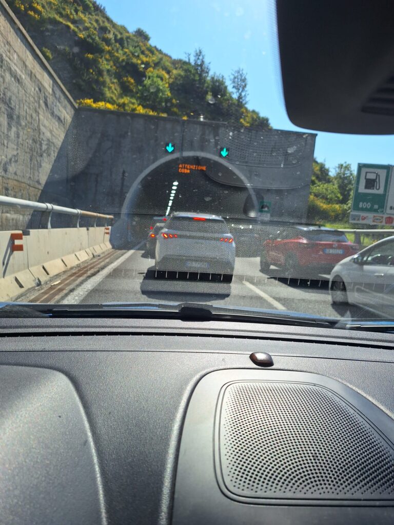 autostrada_traffico-768x1024